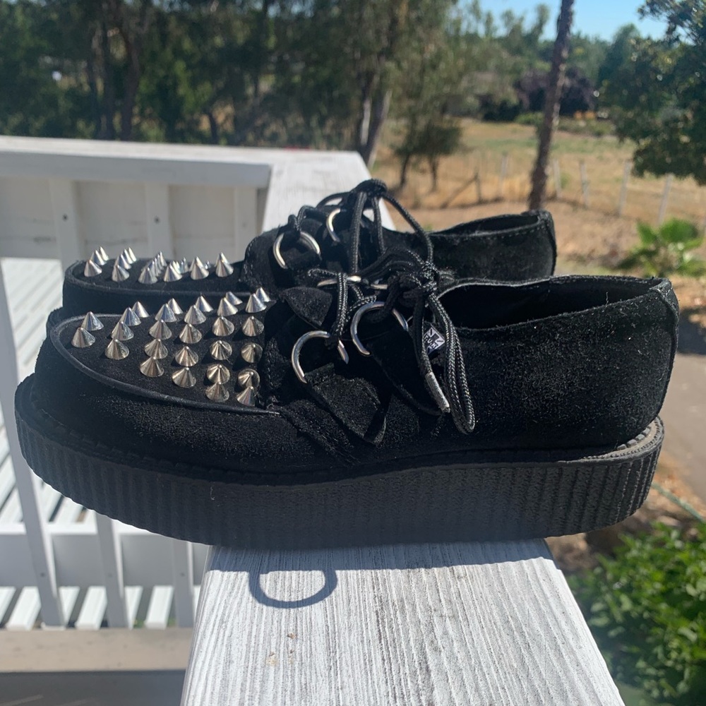 SOLD Tuk Spike Creepers size 8